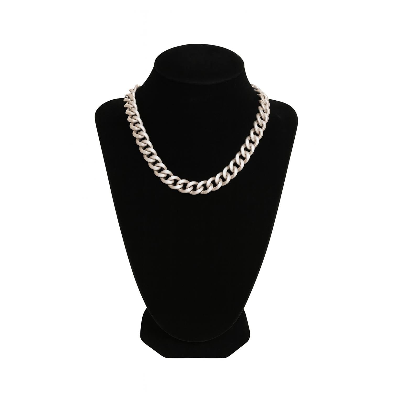 Sylvia Piechulla unisex chunky silver aluminium chain necklace on a black display bust.